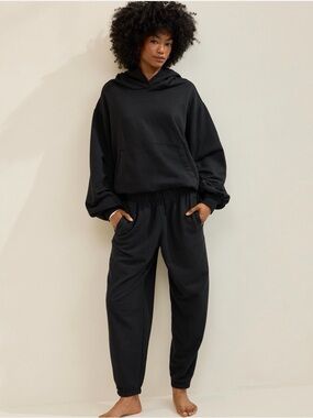 AERIE JET SETTER SWEATPANTS AND HOODIE 🔖